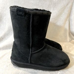 EMU Low Stinger black boots in Women’s size 9
